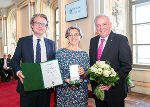 Ehrenzeichen-Verleihung in der Aula der Alten Universität in Graz: Elisabeth Freismuth (M.) erhielt das Große Goldene Ehrenzeichen.