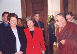(von links): Minister Elisabeth Gehrer, Landeshauptmann Waltraud Klasnic und Dalai Lama. Foto: Gerhard Dusek. (von links): Minister Elisabeth Gehrer, Landeshauptmann Waltraud Klasnic und Dalai Lama. Foto: Gerhard Dusek.