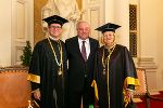 LH Hermann Schützenhöfer mit dem neuen Rektor Martin Polaschek und der scheidenden Rektorin Christa Neuper in der Aula der Universität Graz.