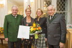 Angelika Ertl-Marko (2.v.l.) wurde der Josef Krainer-Heimatpreis für ihren Einsatz für die Gartenbaukultur verliehen.