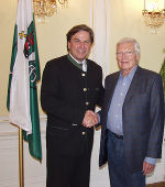 Landeshauptmann Mag. Franz Voves und Karlheinz Böhm im Weißen Saal der Grazer Burg. Foto: Landespressedienst; Abdruck bei Quellenangabe honorarfrei. Landeshauptmann Mag. Franz Voves und Karlheinz Böhm im Weißen Saal der Grazer Burg. Foto: Landespressedienst; Abdruck bei Quellenangabe honorarfrei.