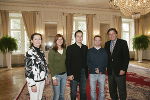 v.l.n.r.: Landesrätin Dr. Bettina Vollath, Christa Reinisch (Landesschulsprecherin der Berufsschulen), Christoph Monschein (Landesschulsprecher der Berufsbildenden Mittleren und Höheren Schulen) und Pirmin Huber (Landesschulprecher der Allgemeinbildenden Höheren Schulen) mit Landeshauptmann Mag. Franz Voves im Weißen Saal der Grazer Burg. Foto: Frankl v.l.n.r.: Landesrätin Dr. Bettina Vollath, Christa Reinisch (Landesschulsprecherin der Berufsschulen), Christoph Monschein (Landesschulsprecher der Berufsbildenden Mittleren und Höheren Schulen) und Pirmin Huber (Landesschulprecher der Allgemeinbildenden Höheren Schulen) mit Landeshauptmann Mag. Franz Voves im Weißen Saal der Grazer Burg. Foto: Frankl