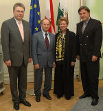 von links: Der Botschafter der Ukraine Volodymyr Yelchenko, Honorarkonsul Dkfm.Dr. Horst Schumi, Dr. Rohtraut Skatsche-Depisch und Landeshauptmann Mag. Franz Voves. von links: Der Botschafter der Ukraine Volodymyr Yelchenko, Honorarkonsul Dkfm.Dr. Horst Schumi, Dr. Rohtraut Skatsche-Depisch und Landeshauptmann Mag. Franz Voves.