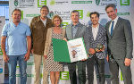 Gewinner der Rubrik Gesellschaft und Unternehmen: Norbert Neuhold, Josef und Elisabeth Wieser, Bernd und Elias Eckel (Eckel Energy GmbH) mit Rubrikpate Werner Ressi (Energie Steiermark) (v.l.) © Foto: Johannes Gellner; bei Quellenangabe honorarfrei Gewinner der Rubrik Gesellschaft und Unternehmen: Norbert Neuhold, Josef und Elisabeth Wieser, Bernd und Elias Eckel (Eckel Energy GmbH) mit Rubrikpate Werner Ressi (Energie Steiermark) (v.l.)