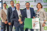 Gewinner der Rubrik Industrie und Wirtschaft: Daniel Fankhauser (Siemens AG Österreich), Christoph Guster, Rene Horner und Stefan Wallmann (MACO Produktions GmbH) mit Rubrikpatin Landesrätin Simone Schmiedtbauer (v.l.) © Foto: Johannes Gellner; bei Quellenangabe honorarfrei Gewinner der Rubrik Industrie und Wirtschaft: Daniel Fankhauser (Siemens AG Österreich), Christoph Guster, Rene Horner und Stefan Wallmann (MACO Produktions GmbH) mit Rubrikpatin Landesrätin Simone Schmiedtbauer (v.l.)