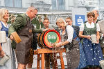 Aufsteirern 2025: Bieranstich durch LH Mario Kunasek und Vizebürgermeisterin Judith Schwentner am Grazer Hauptplatz