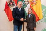 Landeshauptmann Mario Kunasek begrüßte die Botschafterin Spaniens, I.E. Aurora Mejia, in der Grazer Burg. © Land Steiermark/Jesse Streibl; Verwendung bei Quellenangabe honorarfrei