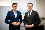 Landesrat Hannes Amesbauer und Landesrat Karlheinz Kornhäusl präsentierten die Novelle des Wohnunterstützungsgesetzes im Medienzentrum des Landes Steiermark. © Land Steiermark/ Jesse Streibl; Verwendung bei Quellenangabe honorarfrei