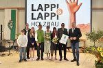 LH Mario Kunasek überreichte beim Firmenjubiläum von Lappi & Lappi Holzbau das Landeswappen an Geschäftsführer Bernhard Lappi, Andrea Lappi, Seniorchefin Eva Lappi, Geschäftsführer Josef Lappi (v.r.) und weitere Familienmitglieder. © Land Steiermark/Petra Mitteregger; Verwendung bei Quellenangabe honorarfrei LH Mario Kunasek überreichte beim Firmenjubiläum von Lappi & Lappi Holzbau das Landeswappen an Geschäftsführer Bernhard Lappi, Andrea Lappi, Seniorchefin Eva Lappi, Geschäftsführer Josef Lappi (v.r.) und weitere Familienmitglieder.