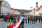 Die große Flaggenparade auf dem Hauptplatz von Leoben