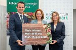 Bildungslandesrat Stefan Hermann, Agrarlandesrätin Simone Schmiedtbauer und PH-Steiermark-Rektorin Beatrix Karl (v.l.) setzen einen neuen Schwerpunkt zur Lebensmittelkompetenz. © Land Steiermark/Robert Binder; Verwendung bei Quellenangabe honorarfrei