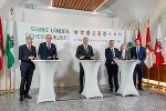 Pressekonferenz nach der LH-Konferenz auf Schloss Seggau: LH Peter Kaiser, LH Anton Mattle, LH Mario Kunasek, Vizekanzler Andreas Babler, Außenministerin Beate Meinl-Reisinger und Staatssekretär Alexander Pröll (v.l).