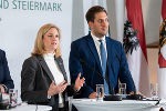 Pressekonferenz nach der LH-Konferenz auf Schloss Seggau: Außenministerin Beate Meinl-Reisinger und Staatssekretär Alexander Pröll.