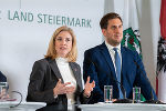Pressekonferenz nach der LH-Konferenz auf Schloss Seggau: Außenministerin Beate Meinl-Reisinger und Staatssekretär Alexander Pröll.