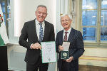 Großen Ehrenzeichen des Landes Steiermark: Friedrich Möstl und LH Mario Kunasek (l.)