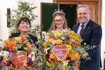 Blumenkönigin Lisa II überbrachte Valentinstags-Grüße an Landeshauptmann Mario Kunasek und Landeshauptmann-Stv. Manuela Khom. © Land Steiermark/Melanie Laimer; Verwendung bei Quellenangabe honorarfrei Blumenkönigin Lisa II überbrachte Valentinstags-Grüße an Landeshauptmann Mario Kunasek und Landeshauptmann-Stv. Manuela Khom. © Land Steiermark/Melanie Laimer; Verwendung bei Quellenangabe honorarfrei
