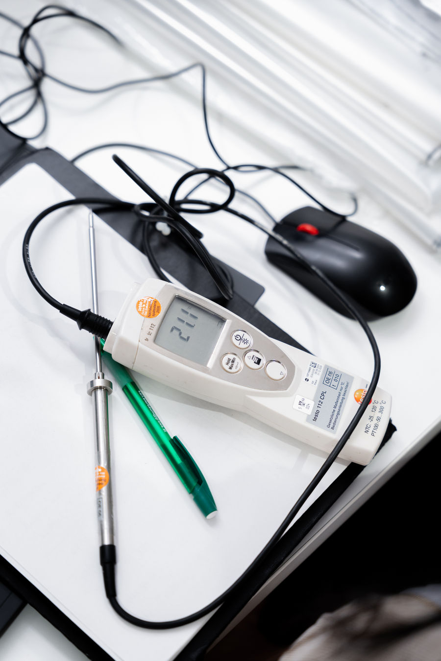 Verschiedene Thermometer gehören zur Grundausstattung bei der Kontrolle von Lebensmitteln.