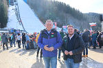 Landeshauptmann Mario Kunasek und Klubobmann Marco Triller besuchten den traditionsreichen FIS Skiflug-Weltcup am Kulm. © Land Steiermark/Mitteregger; bei Quellenangabe honorarfrei