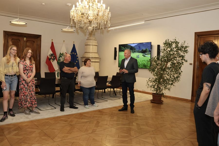 In der Grazer Burg konnte Landeshauptmann Mario Kunasek zahlreiche Besucher zum Tag der offenen Tür begrüßen.