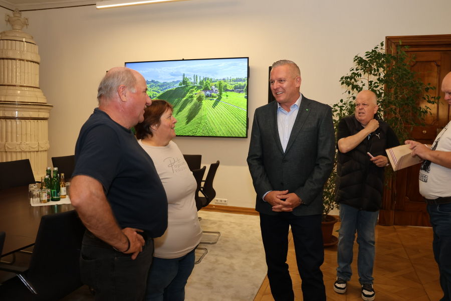 In der Grazer Burg konnte Landeshauptmann Mario Kunasek zahlreiche Besucher zum Tag der offenen Tür begrüßen.