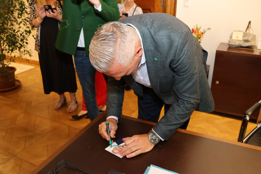 In der Grazer Burg konnte Landeshauptmann Mario Kunasek zahlreiche Besucher zum Tag der offenen Tür begrüßen.