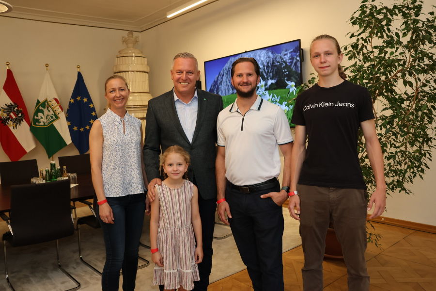 In der Grazer Burg konnte Landeshauptmann Mario Kunasek zahlreiche Besucher zum Tag der offenen Tür begrüßen.
