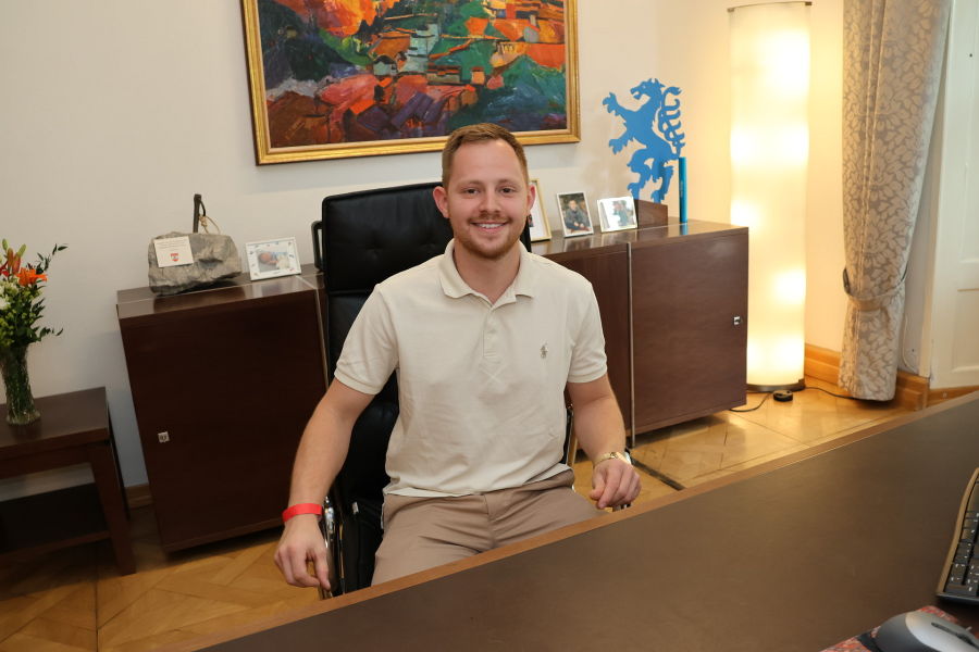 In der Grazer Burg konnte Landeshauptmann Mario Kunasek zahlreiche Besucher zum Tag der offenen Tür begrüßen.