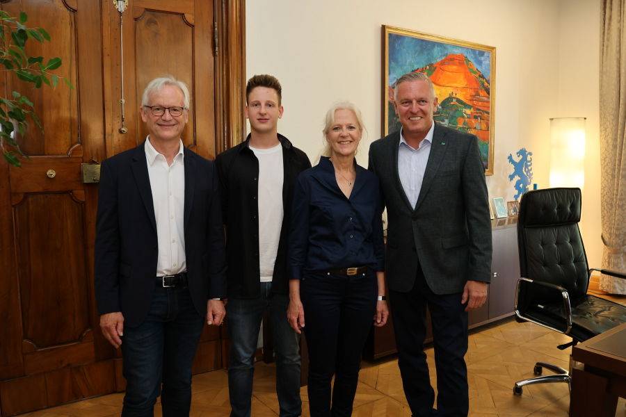 In der Grazer Burg konnte Landeshauptmann Mario Kunasek zahlreiche Besucher zum Tag der offenen Tür begrüßen.
