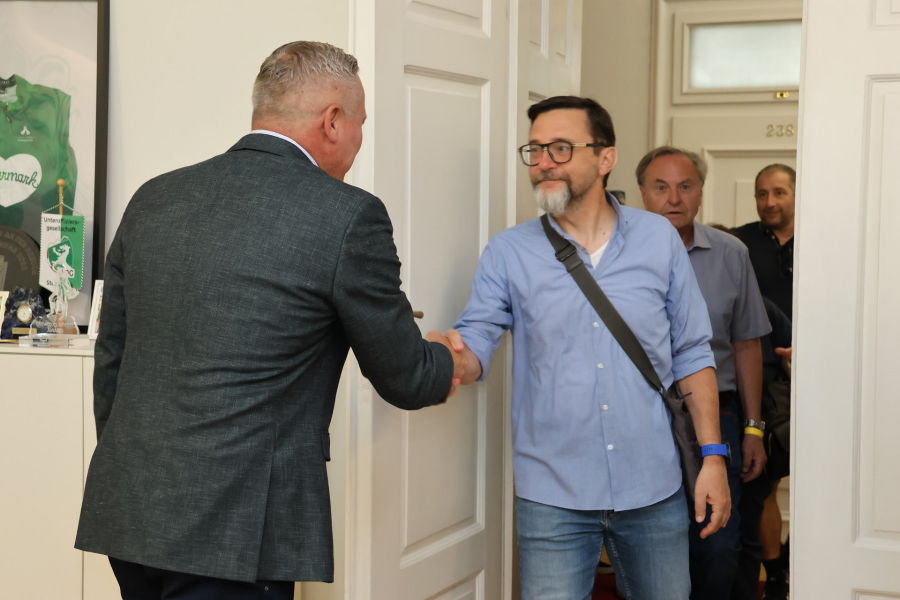 In der Grazer Burg konnte Landeshauptmann Mario Kunasek zahlreiche Besucher zum Tag der offenen Tür begrüßen.