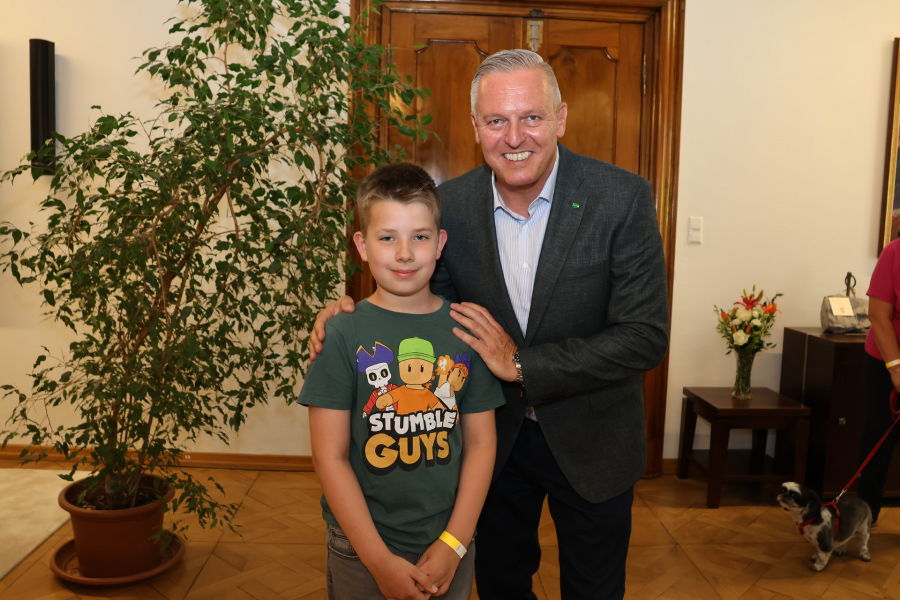 In der Grazer Burg konnte Landeshauptmann Mario Kunasek zahlreiche Besucher zum Tag der offenen Tür begrüßen.