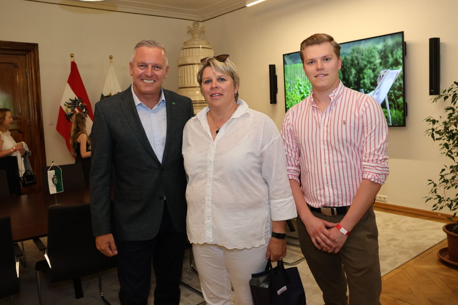 In der Grazer Burg konnte Landeshauptmann Mario Kunasek zahlreiche Besucher zum Tag der offenen Tür begrüßen.