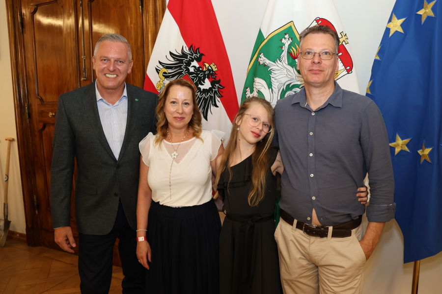 In der Grazer Burg konnte Landeshauptmann Mario Kunasek zahlreiche Besucher zum Tag der offenen Tür begrüßen.