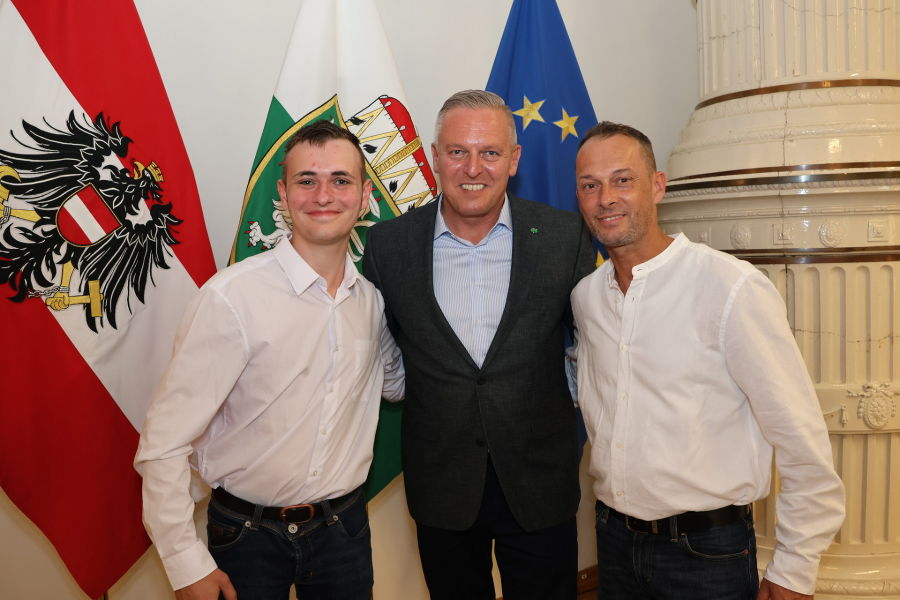In der Grazer Burg konnte Landeshauptmann Mario Kunasek zahlreiche Besucher zum Tag der offenen Tür begrüßen.