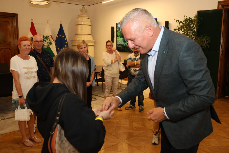 In der Grazer Burg konnte Landeshauptmann Mario Kunasek zahlreiche Besucher zum Tag der offenen Tür begrüßen.