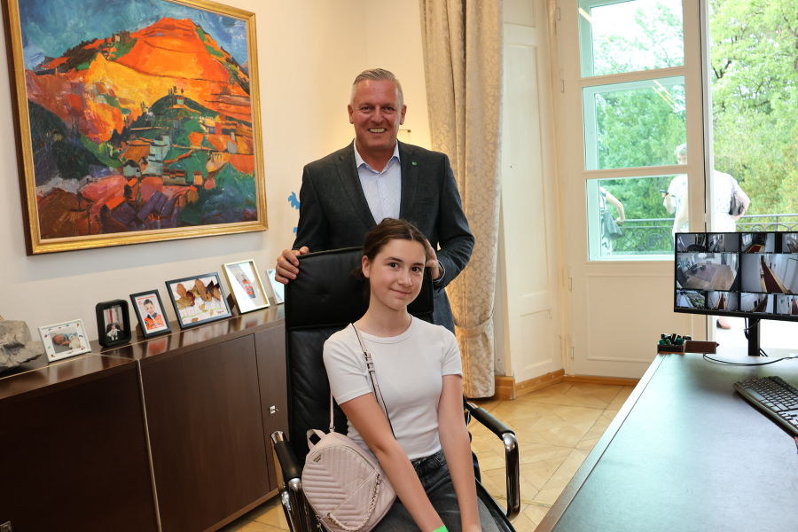 In der Grazer Burg konnte Landeshauptmann Mario Kunasek zahlreiche Besucher zum Tag der offenen Tür begrüßen.