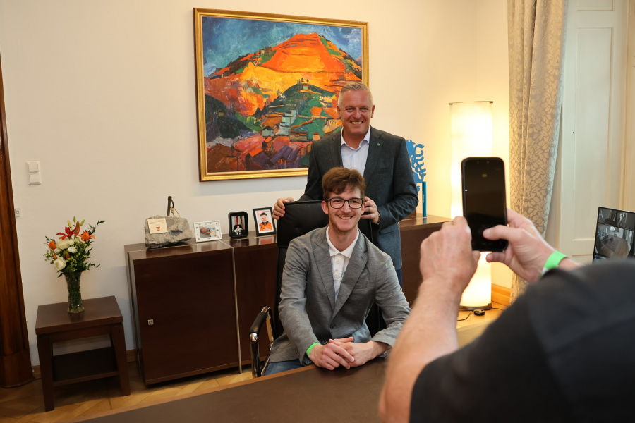 In der Grazer Burg konnte Landeshauptmann Mario Kunasek zahlreiche Besucher zum Tag der offenen Tür begrüßen.