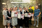 Bibliotheksleiterin Katharina Kocher-Lichem und Projektleiterin Evelyn Wagner (li.) sowie Jurymitglied Wolfgang Paill (re.) mit den Prix Styria Preisträgerinnen und Preisträgern. © Foto: Land Steiermark/Binder; bei Quellenangabe honorarfrei Bibliotheksleiterin Katharina Kocher-Lichem und Projektleiterin Evelyn Wagner (li.) sowie Jurymitglied Wolfgang Paill (re.) mit den Prix Styria Preisträgerinnen und Preisträgern. © Foto: Land Steiermark/Binder; bei Quellenangabe honorarfrei