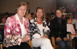 v.l.n.r.: Die Leiterin der Abteilung 6 (Schulen, Jugend und Familie), Dipl.-Ing. Alfonsie Galka, Landesrätin Dr. Bettina Vollath  und Mag. Alexandra Marak.