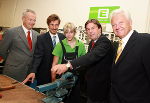 Energie-Steiermark Vorstände Dr. Karl-Franz Maier und Dipl- Ing. Dr. Franz Kailbauer, Lehrling, Landeshauptmann Mag. Franz Voves sowie Aufsichtsratspräsident Univ.-Prof. DDr. Peter Schachner-Blazizek Energie-Steiermark Vorstände Dr. Karl-Franz Maier und Dipl- Ing. Dr. Franz Kailbauer, Lehrling, Landeshauptmann Mag. Franz Voves sowie Aufsichtsratspräsident Univ.-Prof. DDr. Peter Schachner-Blazizek