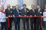 (v.l.) Der Leiter des ‚Development Center Graz’, Dipl.-Ing. Stefan Rohringer, der Vorstands-vorsitzende der Infineon Technologies AG, Dr. Wolfgang Ziebart, Landeshauptmann Mag. Franz Voves, Infineon Austria Vorstand Dr. Reinhard Ploss und Bauträger Markus Kovac, Firma BauwerkProjektEntwicklung vor dem neuen Forschungs- und Entwicklungsgebäude von Infineon Technologies in Graz. (v.l.) Der Leiter des ‚Development Center Graz’, Dipl.-Ing. Stefan Rohringer, der Vorstands-vorsitzende der Infineon Technologies AG, Dr. Wolfgang Ziebart, Landeshauptmann Mag. Franz Voves, Infineon Austria Vorstand Dr. Reinhard Ploss und Bauträger Markus Kovac, Firma BauwerkProjektEntwicklung vor dem neuen Forschungs- und Entwicklungsgebäude von Infineon Technologies in Graz.