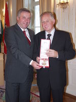 (v.l.) Landeshauptmann-Stellvertreter Hermann Schützenhöfer und Landtagspräsident a. D. Reinhold Purr im Weißen Saal der Grazer Burg.