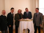 v.l.n.r.: Leiter Dr. Johann Schafzahl, Bürgermeister Mag. Siegfried Nagl, Landeshauptmann-Stellvertreter Dr. Kurt Flecker, Landesschulratspräsident Mag. Wolfgang Erlitz und Direktor Jörg Pickl (Landesinstitut für Hörgeschädigtenbildung) bei der Jubiläumsfeier.  Foto: Fachabteilung 11B