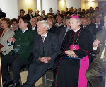 Landeshauptmann Mag. Franz Voves, Prof. Franz Weiß und der Diözesanbischof der Diözese Graz-Seckau, Dr. Egon Kepellari, bei der Präsentation der Weihnachtsmarke 2006. Foto: Landespressedienst Landeshauptmann Mag. Franz Voves, Prof. Franz Weiß und der Diözesanbischof der Diözese Graz-Seckau, Dr. Egon Kepellari, bei der Präsentation der Weihnachtsmarke 2006. Foto: Landespressedienst