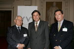 (v.l.n.r.) Dr. Siegfried Sellitsch (Vorstandsvorsitzender der Österreichischen Gesellschaft für Versicherungsfachwissen) Landeshauptmann Mag. Franz Voves, Dr. Louis Norman-Audenhove (Generalsekretär des Versicherungsverbandes Österreich). Foto: Oreste Schaller