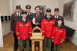 v.l.n.r.  Thomas Jaritz, Florian Krienzer (Feuerwehrjugend Stiwoll), Peter Kirchengast (Bezirksfeuerwehrjugend-Beauftragter Graz-Umgebung), Landeshauptmann Mag. Franz Voves, Gerald Zötsch (FW-Jugend Stiwoll), Johann Bäck, Kommandant der FF Stiwoll und Erwin Pichler (FW-Jugend Stiwoll). Foto: Fischer