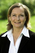Familienlandesrätin Dr. Bettina Vollath zeigt sich begeistert vom Ergebnis der Fragebogenaktion zum Steirischen Elternbrief. Foto Büro: Vollath 