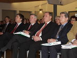 v.l.n.r.: Landeshauptmann Mag. Franz Voves, LH-Stellvertreter Hermann Schützenhöfer, der Präsi-dent des Landtages Steiermark Siegfried Schrittwieser und der Brucker Bürgermeister Bernd Rosen-berger bei der Regionext-Diskussion in Kapfenberg. v.l.n.r.: Landeshauptmann Mag. Franz Voves, LH-Stellvertreter Hermann Schützenhöfer, der Präsi-dent des Landtages Steiermark Siegfried Schrittwieser und der Brucker Bürgermeister Bernd Rosen-berger bei der Regionext-Diskussion in Kapfenberg.