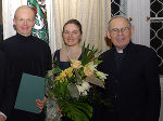v.l.n.r.: Univ.-Prof. Thomas Zehetmair mit seiner Gattin Univ.-Prof. Ruth Killius und Pfarrer Wolfgang Pucher. Foto: Christa Strobl