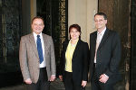 Der Rektor der Medizinuniversität Graz, Univ.-Prof. DDr. Gerhard Franz Walter, Univ.-Prof. Dr. Michaela Velikay-Parel und der Vorstand der Grazer Augenklinik, Univ.-Prof. Dr. Andreas Wedrich.