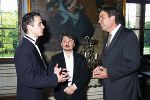 Giorgi Latsabize und Friedrich Kleinhapl im Gespräch mit Landeshauptmann Mag. Franz Voves vor Beginn des Konzerts im Schloss Eggenberg. Foto: Fischer
